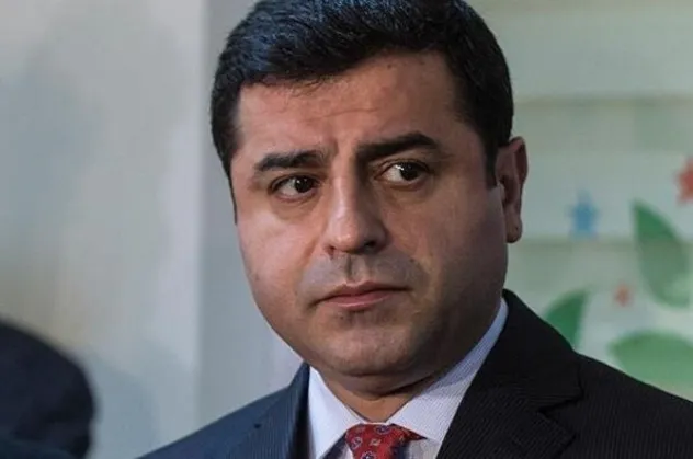 Yargıtay flaş karar! Teröristlere "şehitler" diyen Selahattin Demirtaş'a verilen cezayı onadı!
