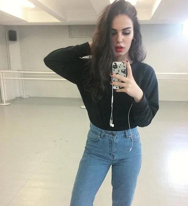 uc-kiz-kardes-seyircisinin-keyfinin-kaciracak-iddia-ozgu-kaya-gidiyor-yerine-de-1682683914214.jpg Üç Kız Kardeş seyircisinin keyfini kaçıracak iddia! Özgü Kaya gidiyor yerine de...-5