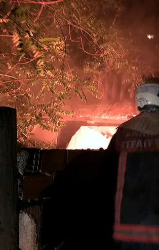 Başkent'te gecekondu yangını