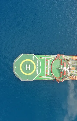 Nene Hatun Gemisi yangın bölgesinde! 150 metre uzağa su püskürtebiliyor