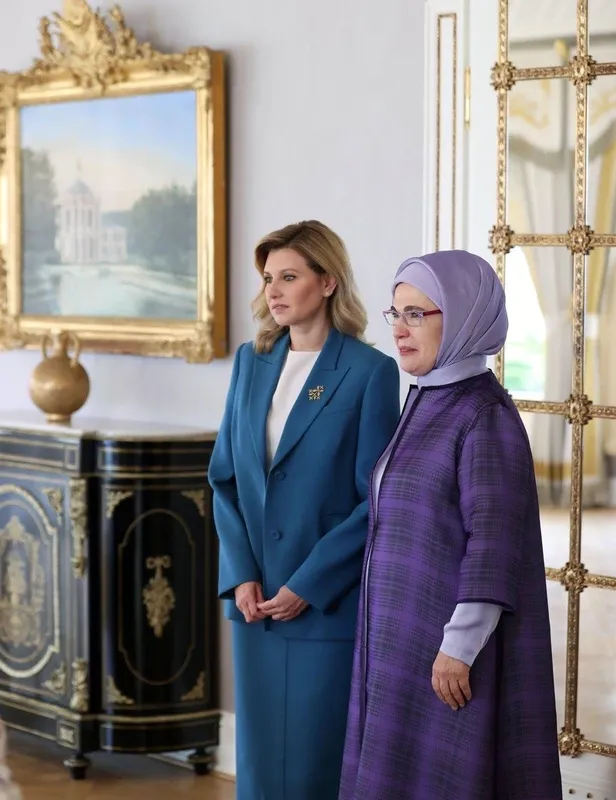 emine-erdogan-vahdettin-koskunde-olena-zelenskayi-kabul-etti-1664722708363.jpeg