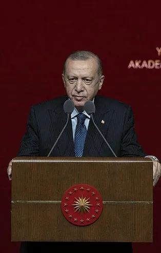 Başkan Erdoğan'dan Boğaziçi'nde rektörün aracının üstüne çıkıp slogan atan vandallara sert tepki: Bunlar öğrenci değil