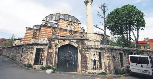 Restorasyonda skandal! 439 yıllık Mehmed Ağa Camii’ne pimapen pencere