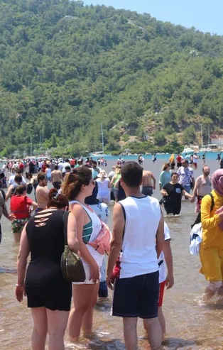 Efsaneyi duyan yerli turist Kızkumu'na koştu