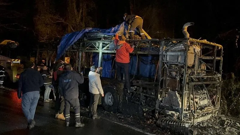 Sarıyer'de panik anları! İETT otobüsü alev topuna döndü (AA)