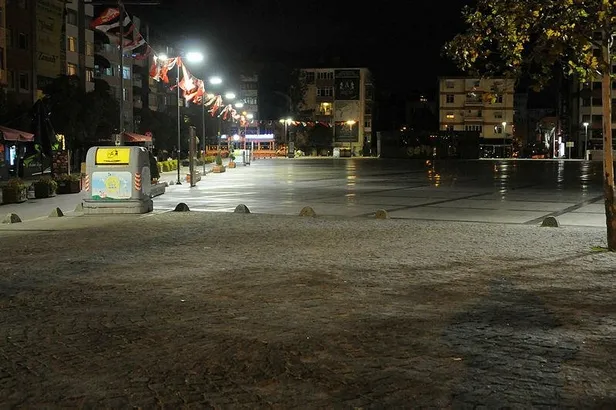 son-dakika-turkiye-genelinde-sokaga-cikma-kisitlamasi-basladi-saat-kaca-kadar-surecek-hangi-isletmeler-acik-olacak-1606061297513.jpeg Son dakika: Sokağa çıkma kısıtlaması başladı! Saat kaça kadar sürecek? Hangi işletmeler açık olacak? İşte tüm detaylar-4