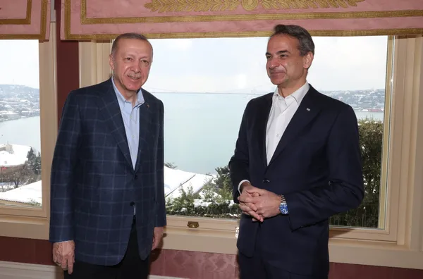 yunan-basbakan-kiryakos-micotakisin-ziyareti-cok-konusuldu-leblebi-helvasi-yunanistanda-en-cok-merak-edilen-ta-1647324107736.jpg Yunan Başbakan Kiryakos Miçotakis'in ziyareti çok konuşuldu: Leblebi helvası Yunanistan'da en çok merak edilen tarif-5