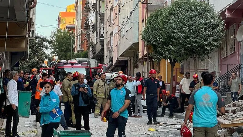 SON DAKİKA I İstanbul Bahçelievler'de çöken 7 katlı binanın 3 katı kaçak çıktı! Vatandaşların paniği anbean kameraya yansıdı-3