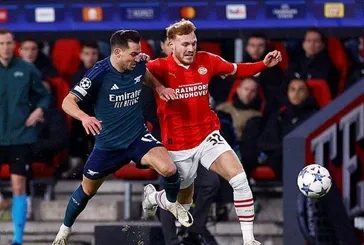 PSV Arsenal ile el ele turladı!