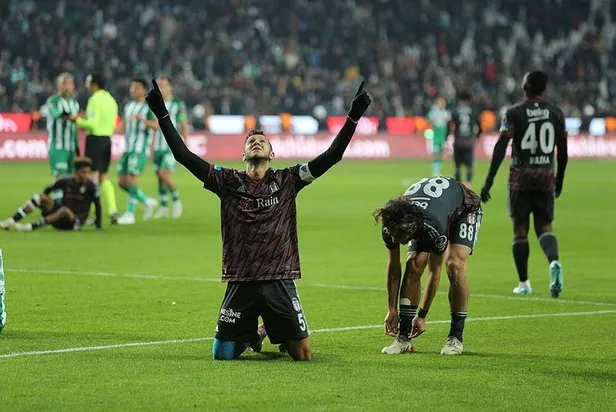 cenk-tosun-ve-josef-de-souza-kartali-ucurdu-konyaspor-1-2-besiktas-mac-sonucu-1673711325197.jpeg
