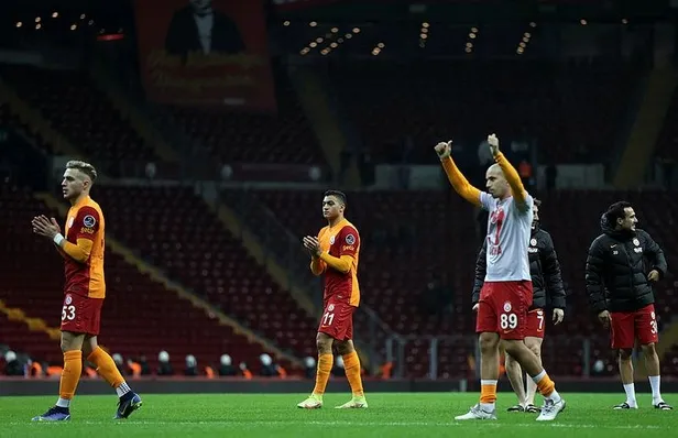 galatasaray-taraftarla-baristi-feghouli-ve-keremin-golleriyle-3-puani-hanesine-yazdirdi-1640467896840.jpeg Galatasaray taraftarla barıştı! Feghouli ve Kerem'in golleriyle 3 puanı hanesine yazdırdı-2