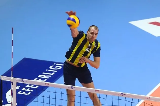 Fenerbahçe'de koronavirüs şoku! Yıldız ismin kız arkadaşı karantinada