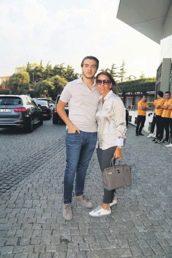 Bahar Şer, Kardashian Ailesi'nin fertlerini solladı! Çantalarının değeri dudak uçuklattı...-4