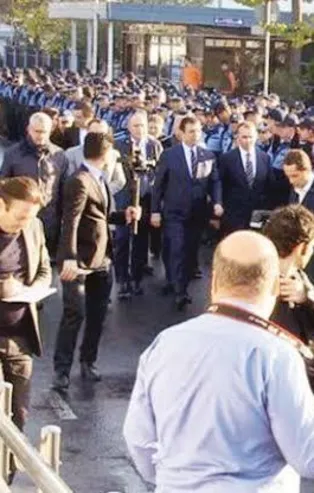 İmamoğlu'nun 'zabıta ordusuna' kendisini selamlatma skandalının görüntüleri ortaya çıktı