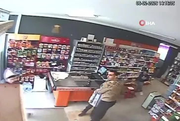 Erzincan'da deprem paniği kamerada!