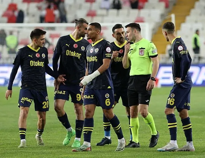Fenerbahçe, Sivas’a takıldı! Bitime 5 maç kala G.Saray ile fark 4 puana çıktı