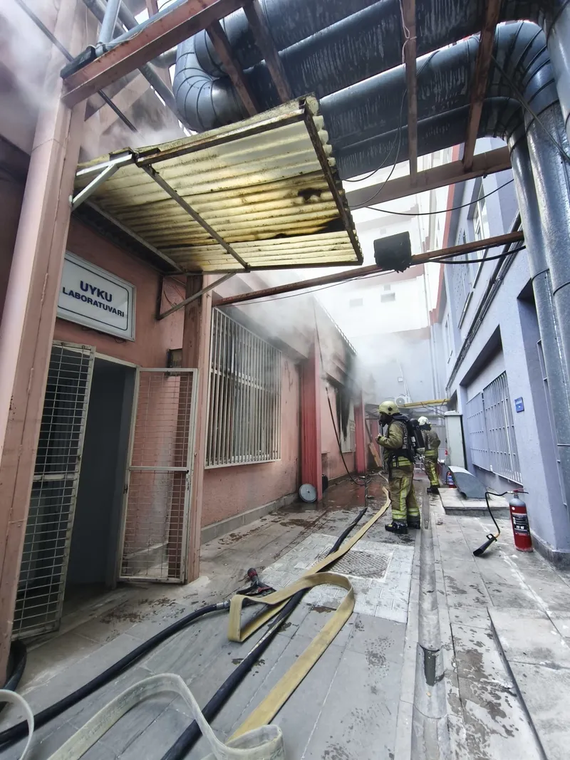 Hastanede hasar oluşurken ölü ya da yaralı olmadığı öğrenildi (DHA)