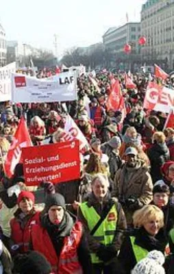 Almanya'da işçiler ayaklandı!