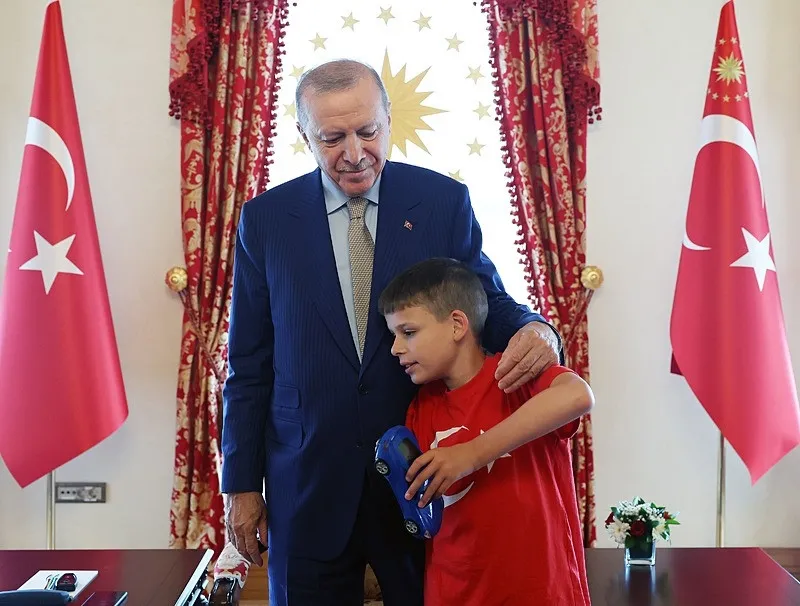 baskan-erdogan-kabul-etti-cake-not-hate-kampanyasiyla-taninan-harris-kulliyede-1784742156925.jpeg Başkan Erdoğan kabul etti: "Cake Not Hate" kampanyasıyla tanınan Harris Külliye'de-3