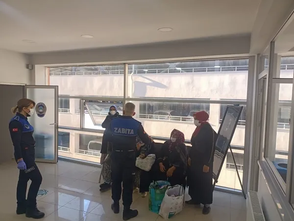 1639988002367.jpg Çorap satma bahanesiyle 1 saatte 2 bin 300 lira topladılar-2