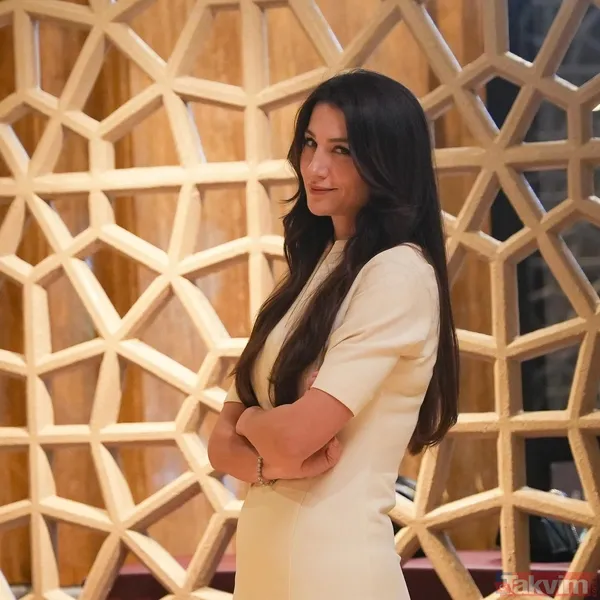 Eşref Rüya’nın ağır ablası Ceren Benderlioğlu’na bakın! Çocukluk fotoğrafıyla sosyal medyada çok konuşuldu - 4