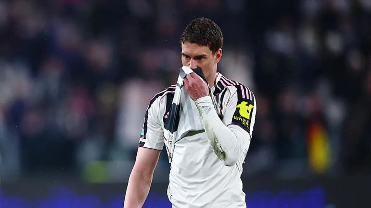Fenerbahçe, Juventus'un Yıldızları Vlahovic ve Kostic'i Bonservissiz Kadrosuna Katmayı Hedefliyor