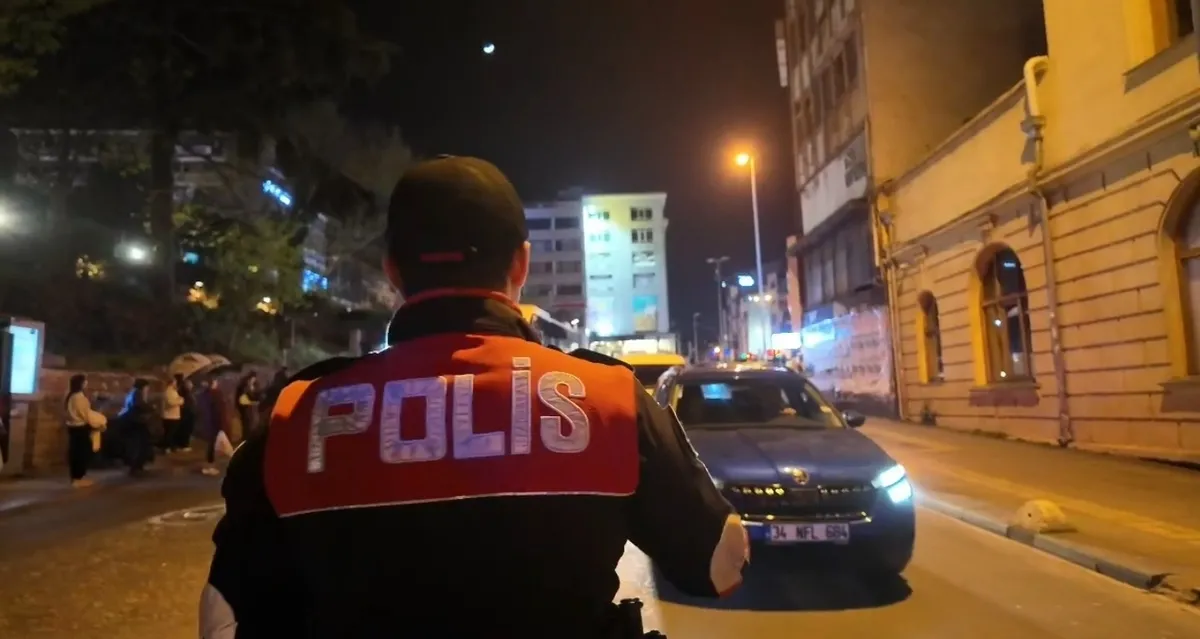 istanbulda-huzur-operasyonu-kadikoyde-helikopter-destekli-denetim-1776713588568.jpeg İstanbul’da ‘Huzur’ operasyonu: Kadıköy’de helikopter destekli denetim-3