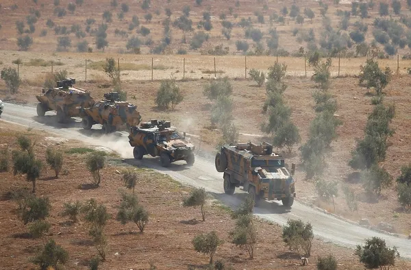Askeri araçlar sınırda hazır bekliyor-6