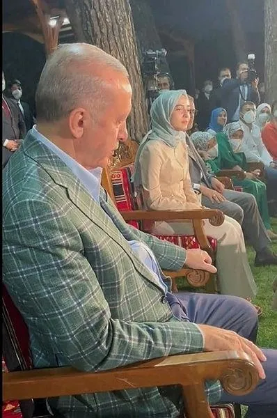 son-dakika-baskan-erdogan-kahramanmarasta-genclerle-siir-gecesi-programinda-bulustu-1631384378480.jpeg