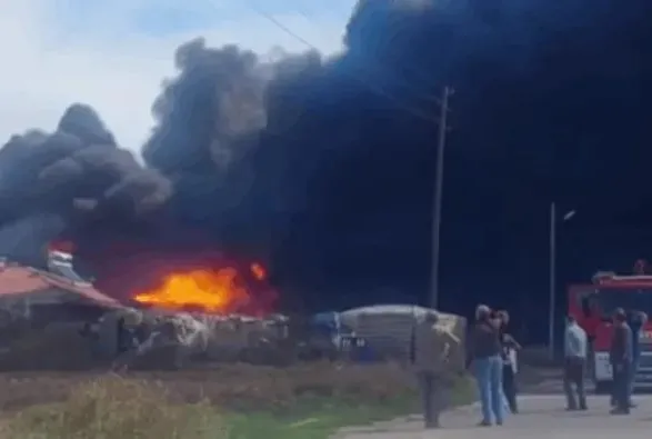 Boya üretim fabrikasında yangın!