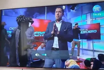 Kartel üyeleri, gazetecileri rehin aldı! Spikerin cebine dinamit ve bomba koydular  | Gardiyanları canlı canlı infaz ettiler