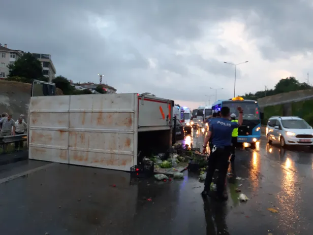 Maltepe'de zincirleme kaza! 8 araç birbirine girdi, ortalık savaş alanına döndü-2