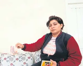 Başını kuma gömmedi