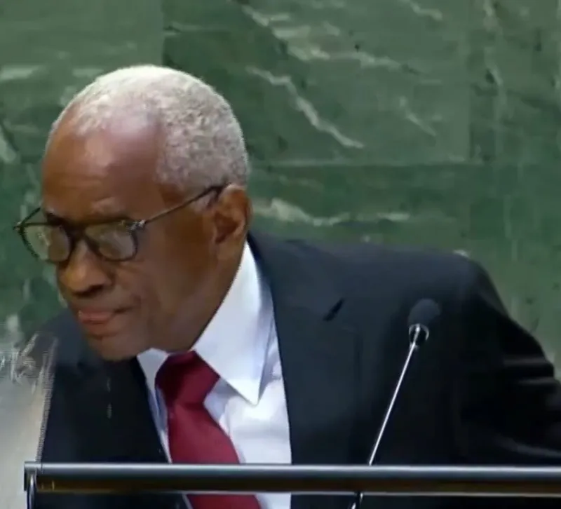 bm-kursusunde-ilginc-anlar-edgard-leblanc-fils-bardak-yerine-surahiden-su-icti-1727423831542.jpg Haiti lideri Fils bardak yerine sürahiden su içti (Ekran görüntüsü/Takvim.com.tr)