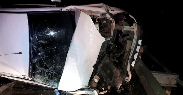 Köpeğe çarpmamak için kaza yaptı: 3 yaralı