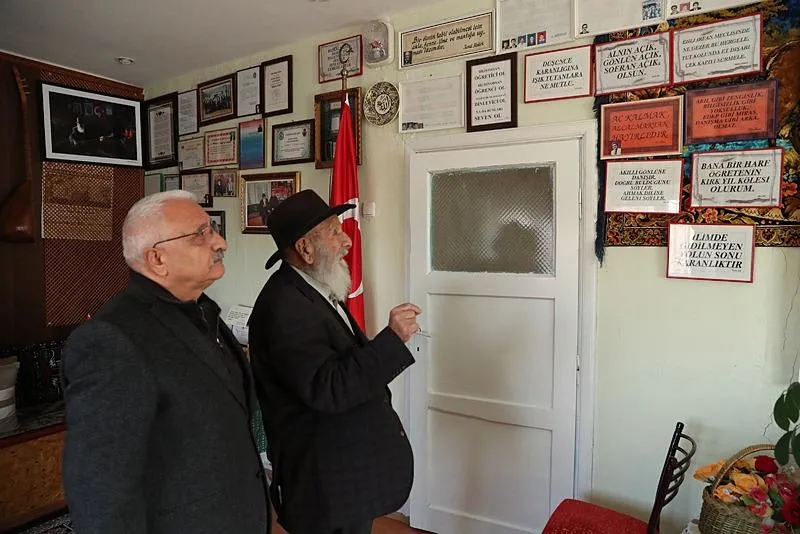 Ahmet Uğurlu'nun oğlu, Beşsaray Köyü Cemevi Başkanı Hüseyin Uğurlu, açıklamalarda bulundu. (AA)