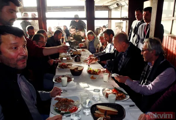 Başkan Erdoğan, tarihi Çınaraltı Çay Bahçesi'nde vatandaşlarla sohbet etti - 3