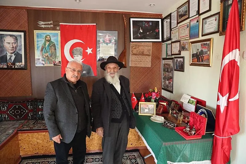 Ahmet Uğurlu'nun oğlu, Beşsaray Köyü Cemevi Başkanı Hüseyin Uğurlu, açıklamalarda bulundu. (AA)