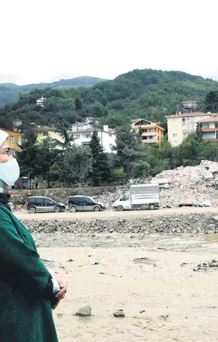 Emine Erdoğan sel felaketinden etkilenen bölgeleri ziyaret etti: "Allah tekrarını yaşatmasın"