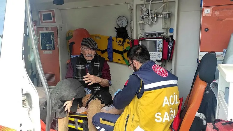 yine-iett-kazasiviraji-alamadi-alt-gecit-duvarina-carpti-1706525278133.jpeg Yine İETT çilesi! Beyoğlu'nda kaza Küçükçekmece'de arıza: Otobüsten zor çıktılar-4