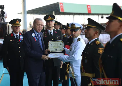 Törende nefes kesen ’Üzüm salkımı’ helikopter gösterisi
