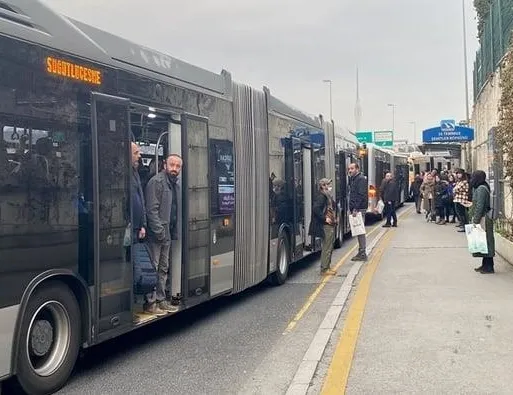 İstanbul’da yine metrobüs çilesi