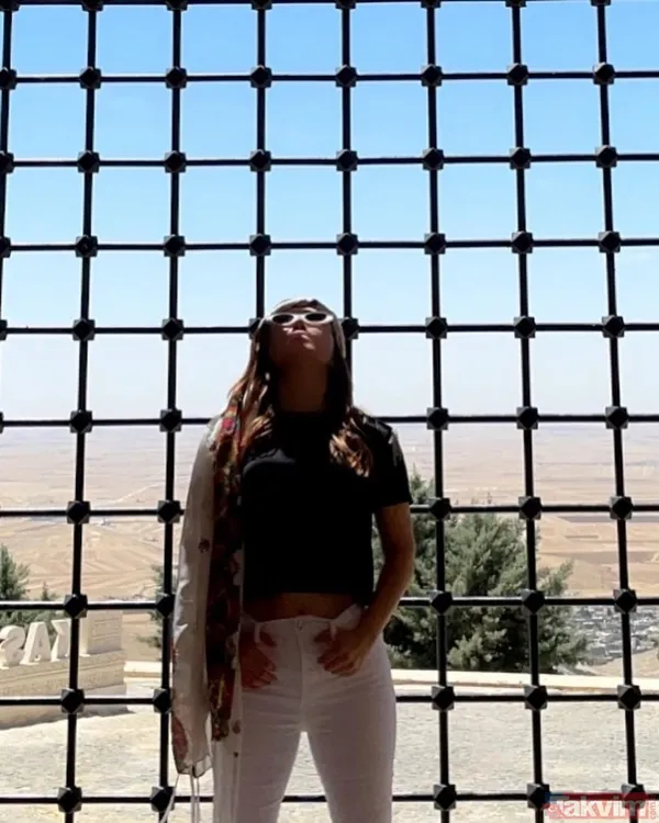 Türkücü Ceylan'ı altına boğdular! Göğsünü gere gere paylaştı gerdanlık bakın hangi şarkıcının hediyesi çıktı - 3