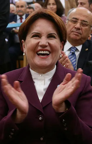 Kahvaltı yetmez Dark da izleyin