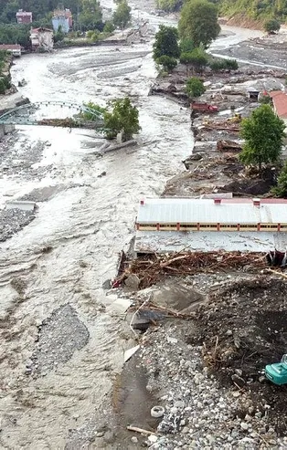 Kastamonu Valiliği'nden sel sonrası '200-300 ceset toplandı' iddialarına yalanlama