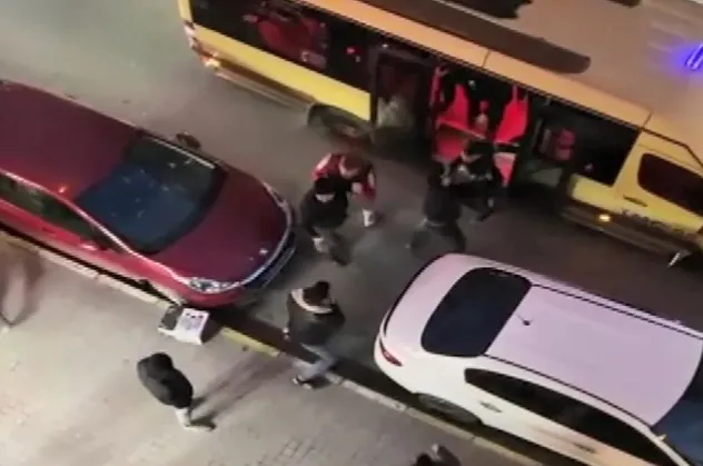 Yol verme kavgasında dubayla saldırdı! O anlar kamerada