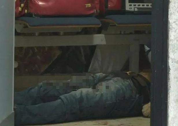 SON DAKİKA: Beyoğlu'nda dehşet anları: Boğazından bıçaklayıp kaçtı-5