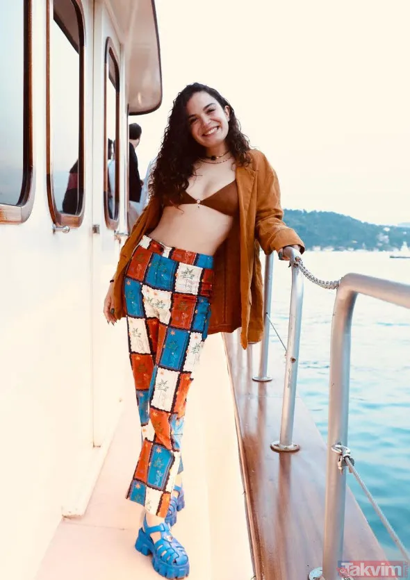 Aslı Bekiroğlu çok yakın arkadaşıyla tatile çıktı leopar bikinisiyle konuştu da konuştu! Söyledikleri yüzünden projeden çıkarılan Aslı... - 12