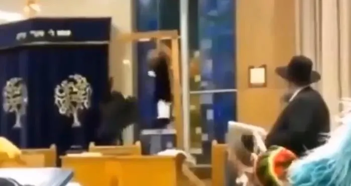 boynuna-ip-gecirdikleri-temsili-cocugu-astilar-dunya-sinagoglarda-donen-olaylari-konusuyor-bunlar-insan-olamaz-1704993788489.jpeg Boynuna ip geçirdikleri temsili çocuğu astılar | Dünya sinagoglarda dönen olayları konuşuyor! "Bunlar insan olamaz"-6