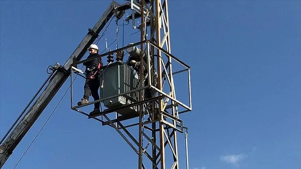 rize-kalkanderede-elektrikli-supurgeyle-otomobilini-temizlemek-isteyen-kadin-akima-kapilip-oldu-1628603238154.jpg Rize Kalkandere'de elektrikli süpürgeyle otomobilini temizlemek isteyen kadın akıma kapılıp öldü-2